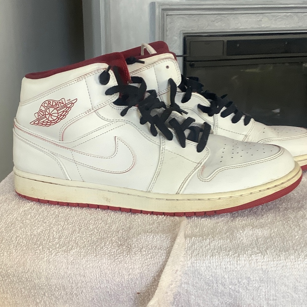 Jordan 1 Retro Mid White Gym Red Black size 14